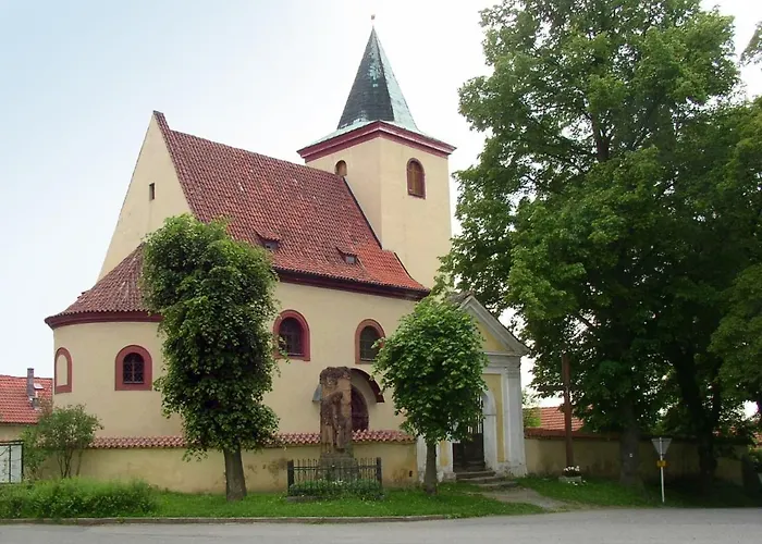 Konukevi Hrusicka Restaurace A Hrusice